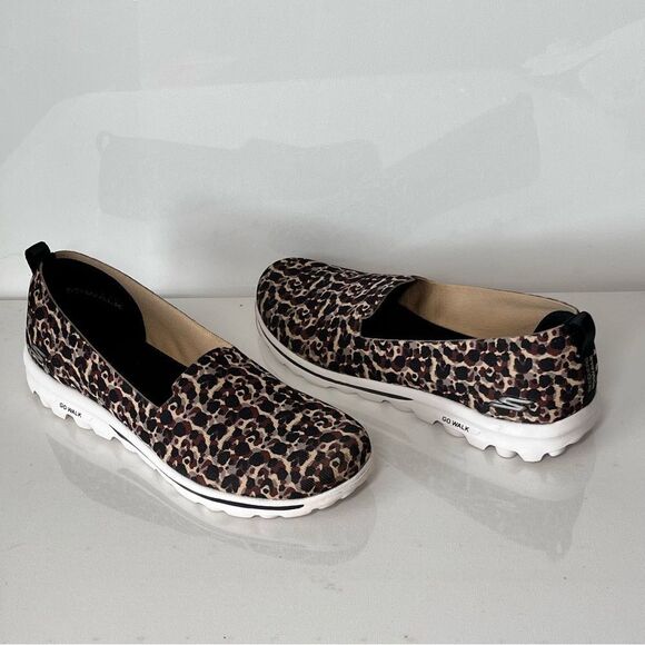 Skechers GOwalk Classic Spring Safari Washable Slip-Ons - Picture 3 of 6